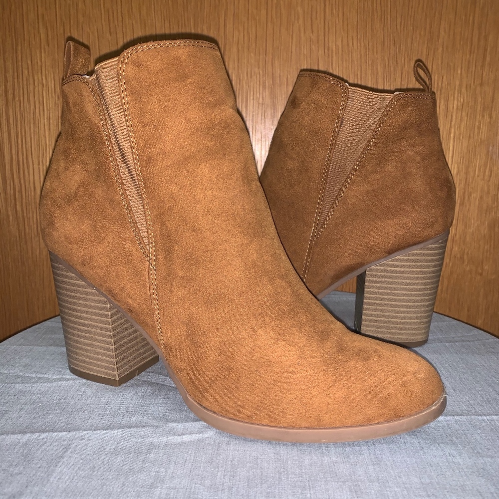 Express Suede Block Heel Ankle Booties Brown/Camel